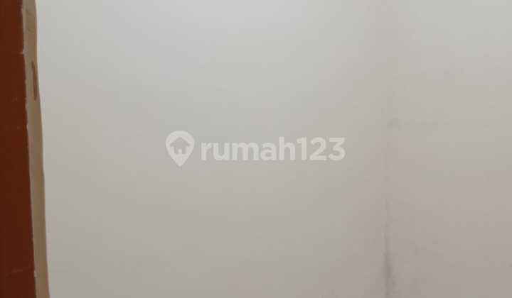 For Sale Ready-to-Occupy House Located in Cipondoh Makmur 2