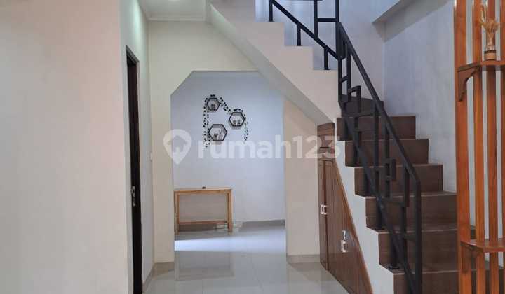 For sale: a neat, ready-to-occupy 2-story house in Nusaloka BSD. 2