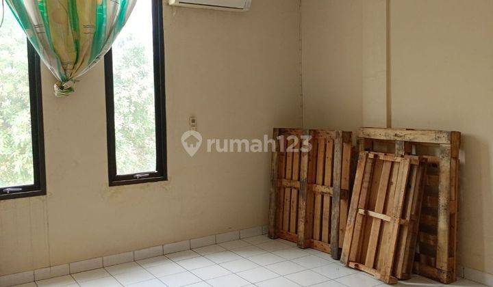 Disewa Ruko Gandeng 2 Lantai Lokasi Strategis di Taman Royal 1