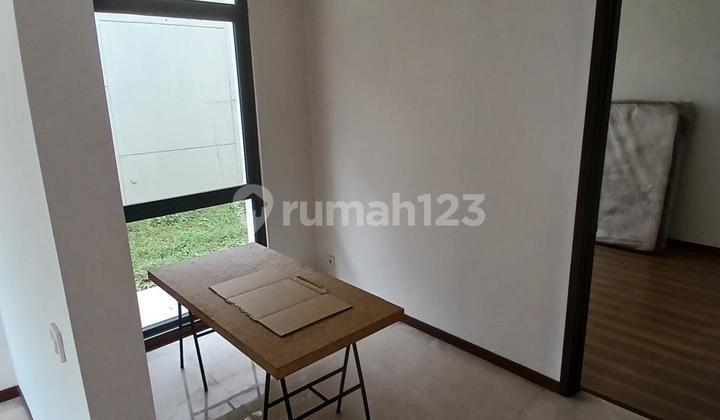 Semi-furnished house in BSD Navapark ready for occupancy. 2