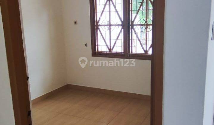 Rumah 2 Lantai 4+1KT di Tangerang Kota, Tangerang 2