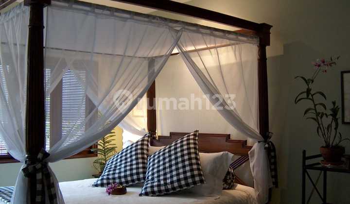 Rumah Asri Balinese Vibe 2 Lantai di Cirendeu, Tangerang Selatan