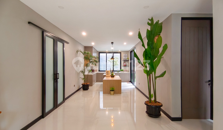 Good Industrial House Near Toll Road, Commuter Line, Eka Hospital, Versailes BSD City 2