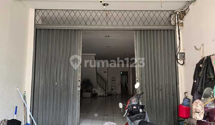 5-story shop house for rent in Jembatan 5, West Jakarta... 5-story shop house for rent in Jembatan 5, West Jakarta...