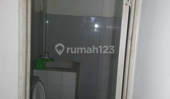 5-story shop house in Jembatan Lima area, West Jakarta... 2