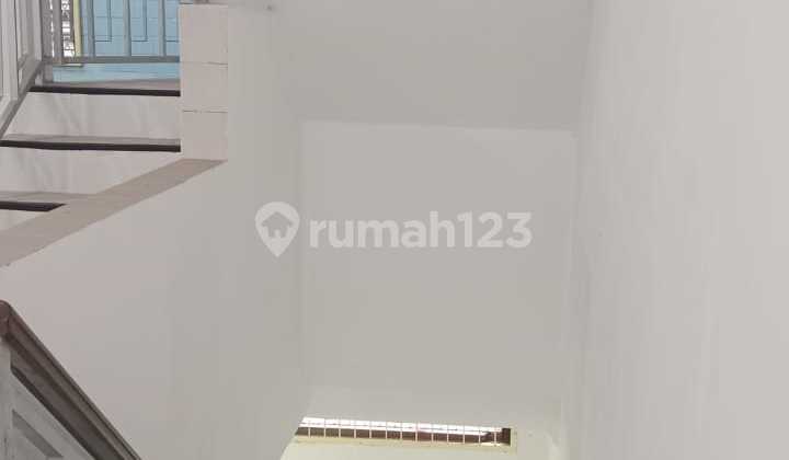 4-Story Ruko for Rent in Pasar Baru Lautze Area, Central Jakarta 2