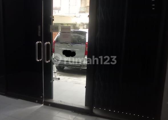 Ruko 4 Lantai Komplek Roxy Mas