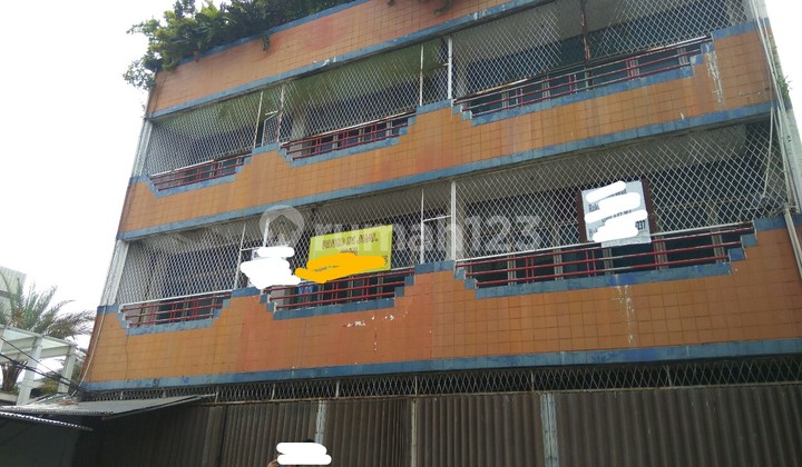 Twin Shophouses for Sale in Mampang Prapatan, South Jakarta Twin Shophouses for Sale in Mampang Prapatan, South Jakarta