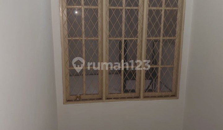 Disewakan Rumah 2 Lantai Unfurnish Di kebayoran Baru  2