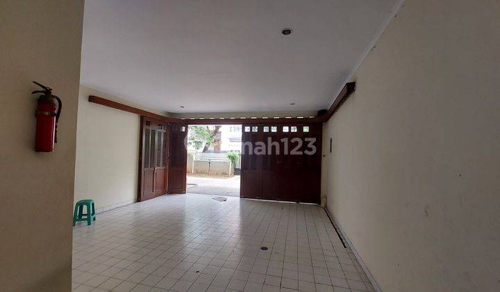 Disewakan Rumah Cantik Semi Furnish Di Menteng  2