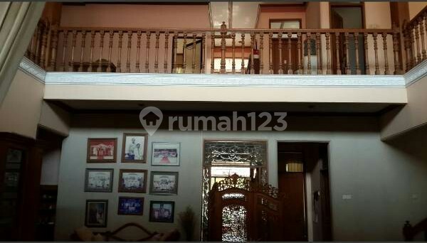 Dijual Rumah Tua 2 Lantai di Kemang SHM 