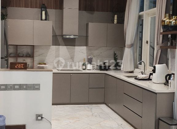 Dijual Cepat Rumah Luxury Elit di Menteng Dijual Cepat Rumah Luxury Elit di Menteng