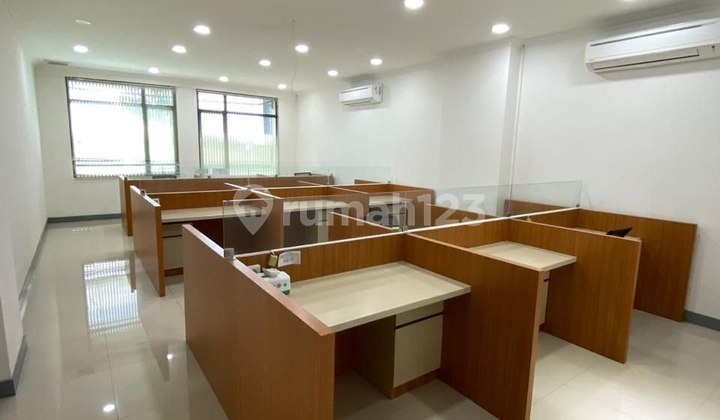 Disewakan Ruko Baru Renovasi Full Furnish 