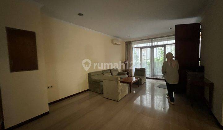 Disewakan Town Hoouse 3 Lantai Furnished  2