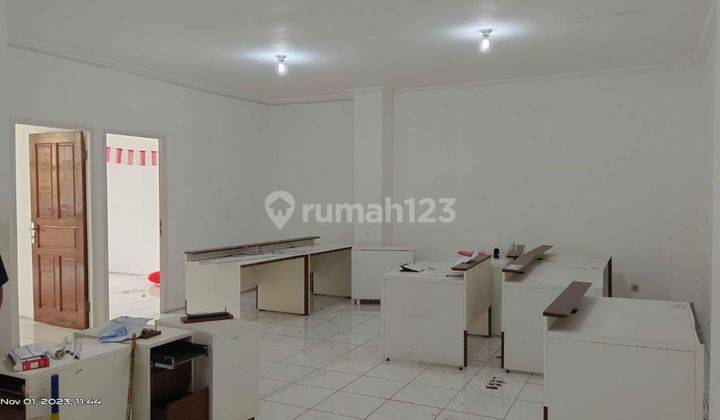 Disewakan Ruko Gandeng 3 Lantai Di Matraman  1
