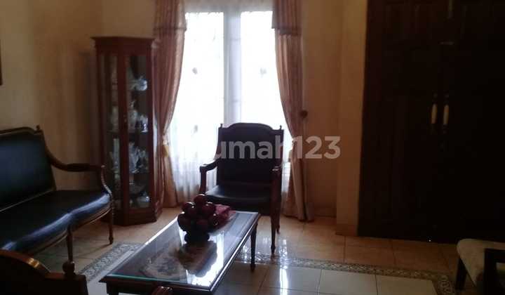 For Sale 2-Story Move-In Ready House Near Schools 2