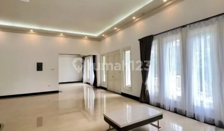 Dijual Rumah Cantik dan Mewah di Menteng  2