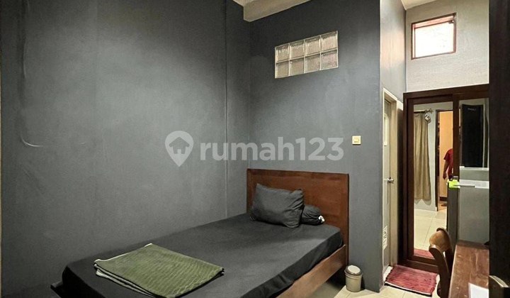 Dijual Rumah + Kost an Aktif + Kios Komersial di Setiabudi 2