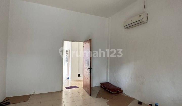 For Rent: Suitable Back Office House in Menteng 2