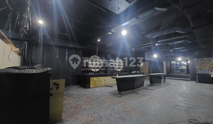 Dijual Mini Building 3 lantai Posisi Hoek 