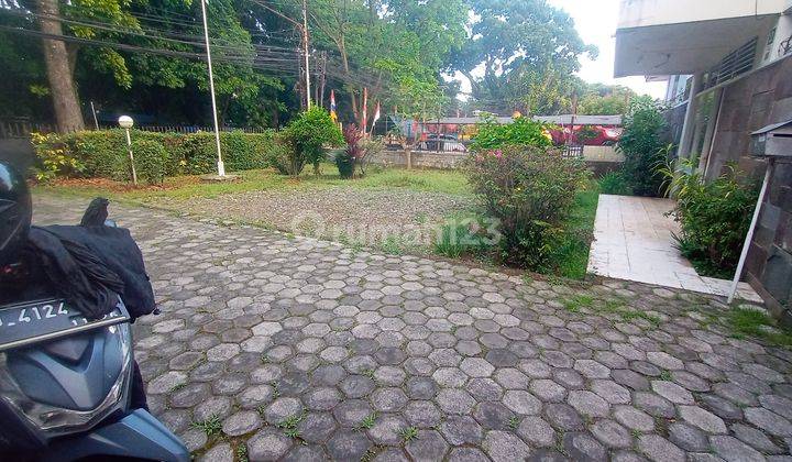 Rumah Lama Hitung Tanah Pusat Kota Lokasi Strategis Pinggir Jalan 2