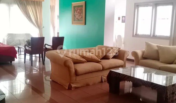 Rumah Kokoh Bersih Apik Siap Huni Lokasi Strategis Tengah Kota Rumah Kokoh Bersih Apik Siap Huni Lokasi Strategis Tengah Kota