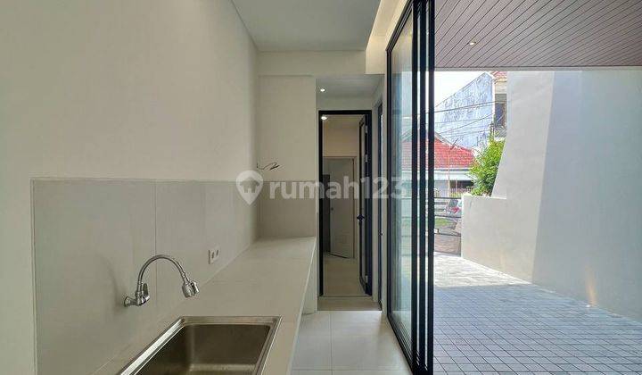 Rumah Industrialis Modern di Manyar Tirtoasri 2 Lantai High Spec 2