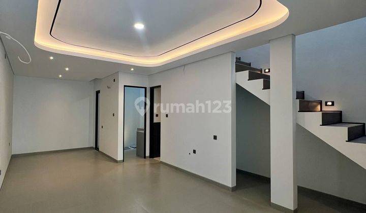 Rumah Baru Minimalis Dharmahusada Mas 2 Lt Ada Skylight di Tangga 2