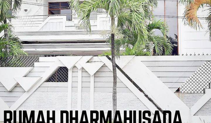 Rumah Mewah Dharmahusada Indah Hook Row Lebar 3 Mobil.
 1