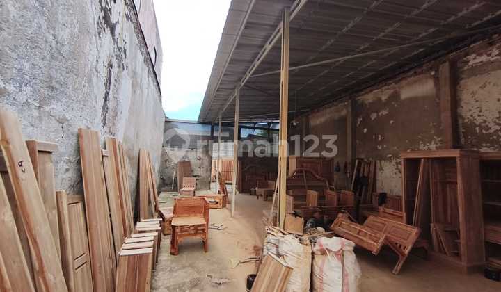 Gudang Workshop Tengah Kota Pasuruan Sangat Strategis Nol Jalan Utama