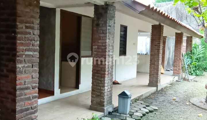 Spacious House Can Be Used for Office, Clinic, Culinary, Courses in the City Center Near Kertajaya 1