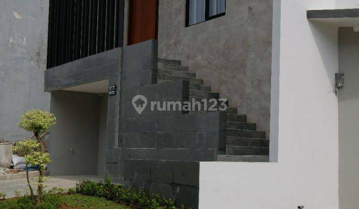 Dijual Rumah 3 Lantai Modernland 2