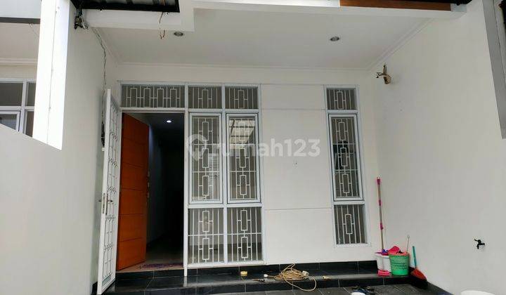 Duri Kepa, Rumah 3 Lantai Uk.4,5 X 14,5 Hadap Utara, Jalan 2,5 Mobil 2