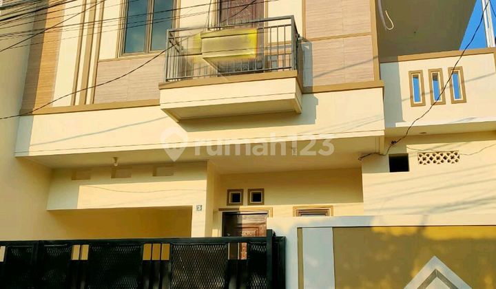 Duri Kepa, Rumah Baru 3 Lantai Uk. 8 X 13 Hadap Timur Jalan 2 Mobil Duri Kepa, Rumah Baru 3 Lantai Uk. 8 X 13 Hadap Timur Jalan 2 Mobil