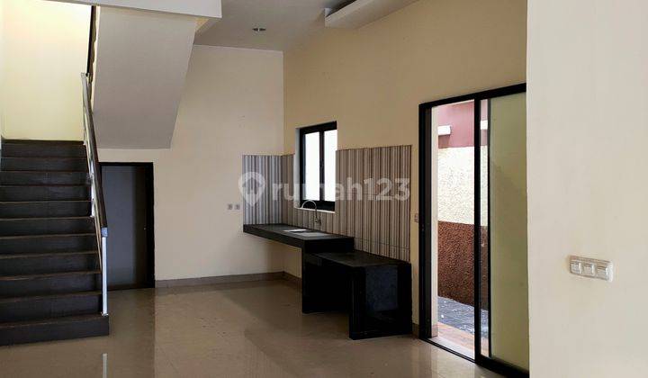 Taman Cosmos, Dalam Kompleks Rumah 2,5 Lantai Uk. 6 X 16 Hadap Barat, Jalan 3 Mobil 3