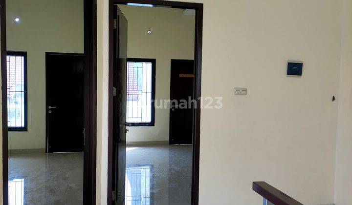 Taman Cosmos, Dalam Kompleks Rumah 2,5 Lantai Uk. 6 X 16 Hadap Barat, Jalan 3 Mobil 6