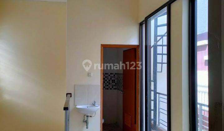 Taman Cosmos, Dalam Kompleks Rumah 2,5 Lantai Uk. 6 X 16 Hadap Barat, Jalan 3 Mobil 7
