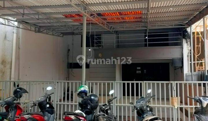 Taman Ratu, Rumah 1,5 Lantai Hadap Barat, Jalan 3 Mobil 1