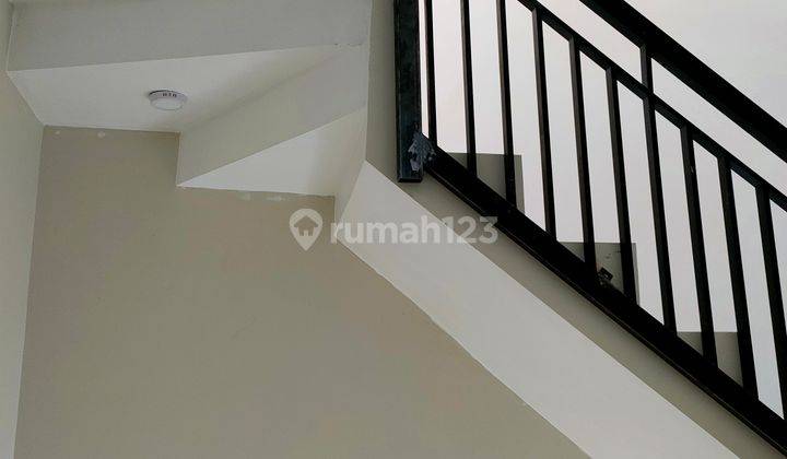 Taman Ratu, 3 Unit Rumah Baru 3 Lantai Uk. 3,3 X 15 Hadap Utara, Jalan 2 Mobil 2