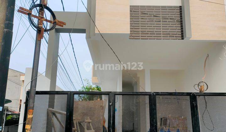 Taman Ratu Kepa Duri Mas, Rumah Baru 3 Lantai Huk Uk 5 X 13,5 Barat Utara 1