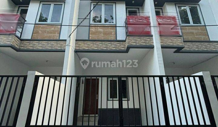 Taman Ratu, Rumah Baru 3 Lantai Uk. 3,5 X 13 Hadap Utara, Jalan Besar Bisa Utk Usaha 1