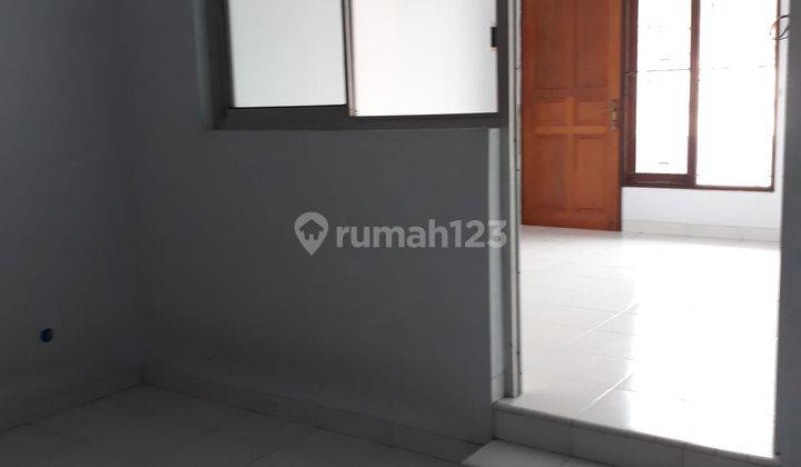 Duri Kepa, Rumah 2 Lantai Uk. 6 X 15 Hadap Utara, Jalan 2,5 Mobil 2