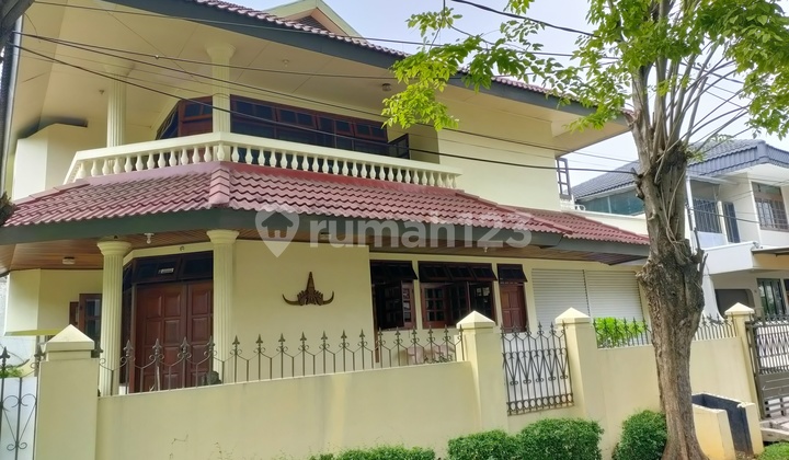 Perumahan Taman Kedoya Baru, Rumah 2 Lantai Luas Tanah 457M, Hadap Utara dan Barat, Jalan 3 Mobil 2