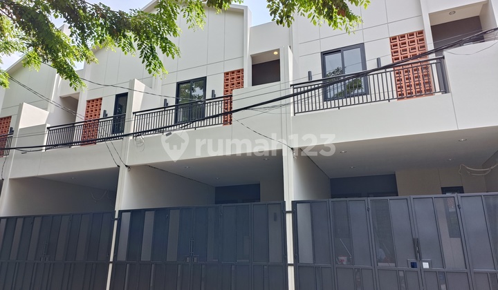 Duri Kepa, Rumah Baru 2 lantai uk. 5 x 14 hadap Timur, jalan 2,5 mobil