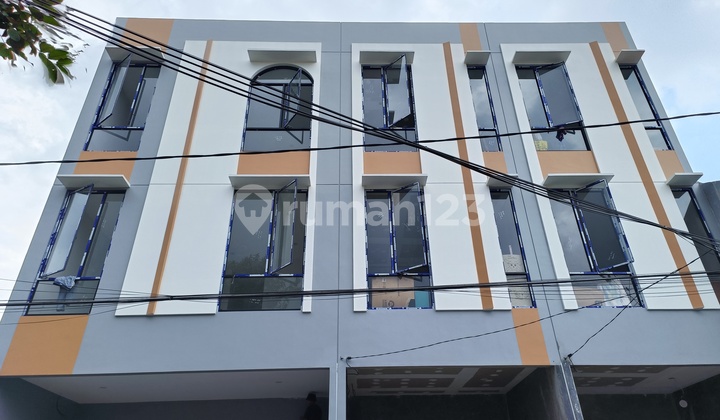 Duri Kepa, Bebas Banjir, Rumah Baru 3 Lantai Uk. 4 X 15 Hadap Barat, Jalan 3 Mobil 2