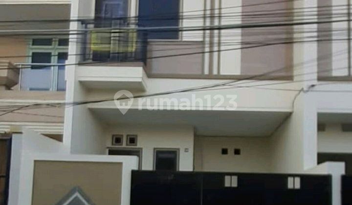 Duri Kepa, Rumah Baru 3 Lantai Uk.5x13 Hadap Timur Jalan 2 Mobil 2