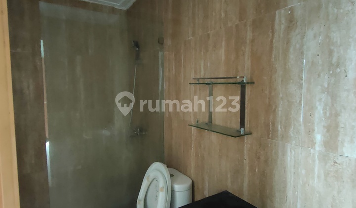 Perumahan Green Ville, Rumah 2,5 lantai uk. 9,2 x 13,5 huk hadap Timur Utara, jalan 2,5 mobil 2