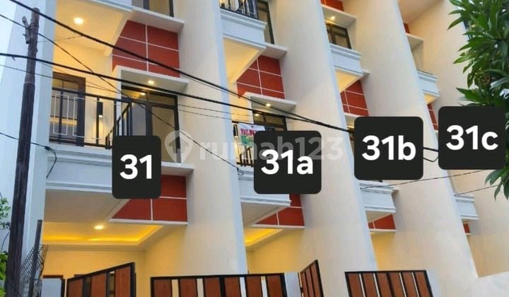 Taman Ratu, Disewakan Rumah 3 Lantai Uk.3x16 Hadap Selatan