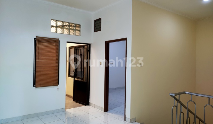 Taman Ratu / Kepa Duri Mas, Rumah 2 lantai uk. 7,5 x 15 hadap Utara, jalan 2 mobil lega 2