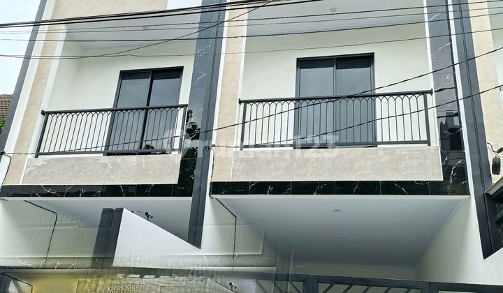 Duri Kepa, Rumah Baru 3 Lantai Uk.3,7 X 18,3 Hadap Selatan, Jalan 2,5 Mobil Duri Kepa, Rumah Baru 3 Lantai Uk.3,7 X 18,3 Hadap Selatan, Jalan 2,5 Mobil